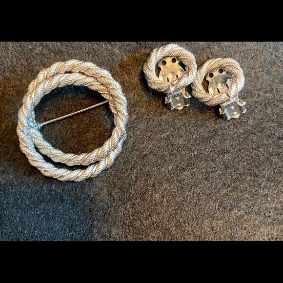 🌟🌟Vintage 60s Silver Tone Brooch and Earring Set 🌟🌟 - Picture 4 of 4